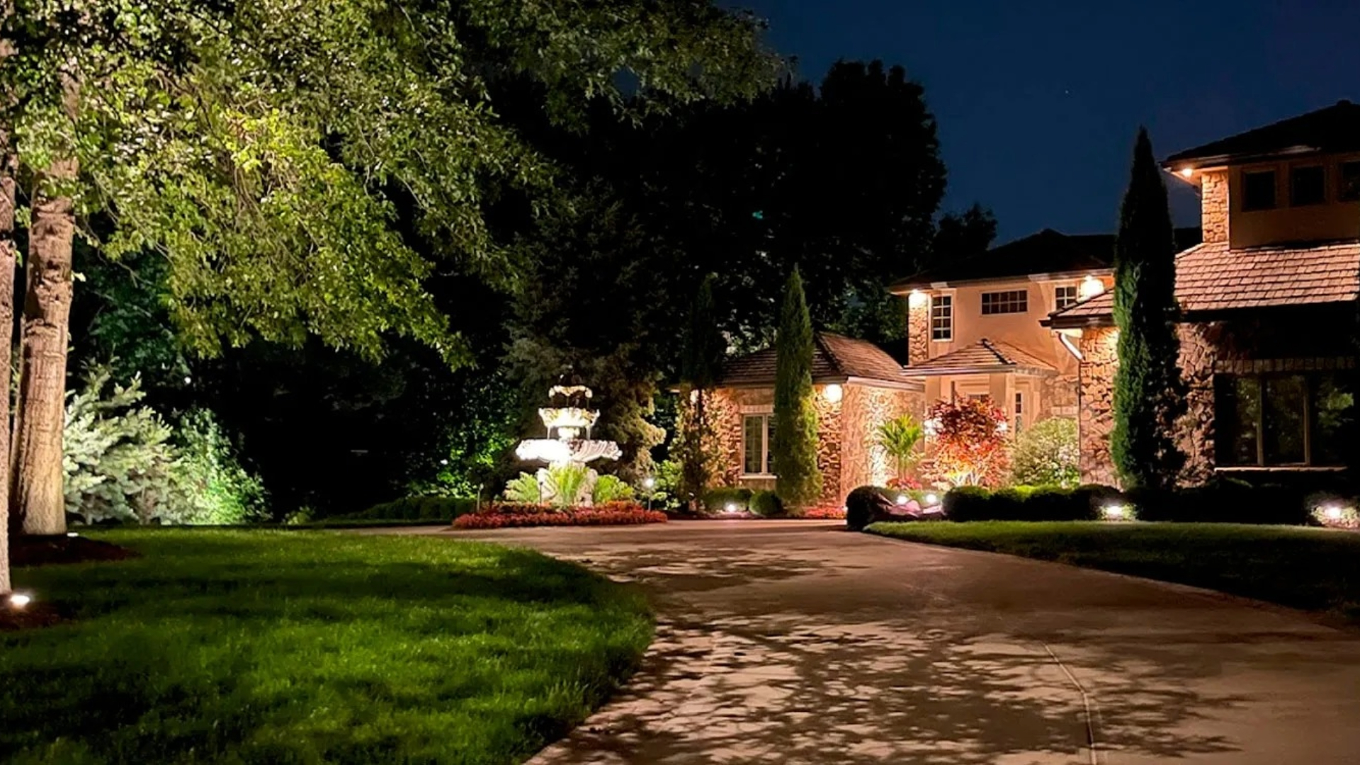 A job completed by a professional outdoor lighting company in Omaha, NE | Midwest Lightscaping